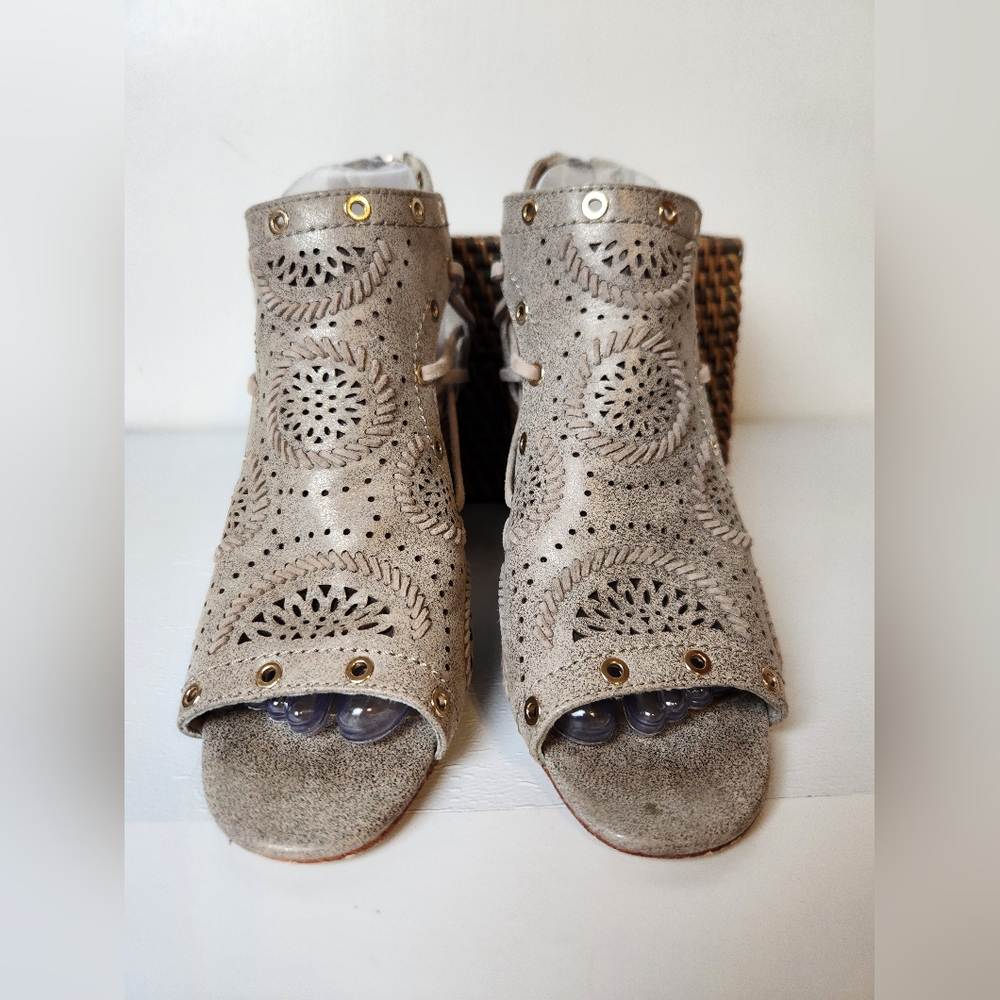 Latigo Leather Saelena Handcrafted Gold Grommet Zip Back Peep-Toe Block Heel - Picture 6 of 14
